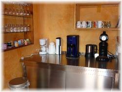 Kaffemaschinen, Wasserkocher, Thermoskannen,   haben wir für Sie bereit